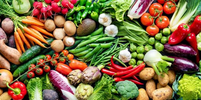 Gemüse, Obst, Nüsse, Pilze, Getreide, Kerne, Wurzeln, Sprossen, Pflanzliche Öle/- Fette und Proteine von Pflanzen aller Art sind wichtig, für unsere Ernährung. Der Pflanzen Metzger kommt !