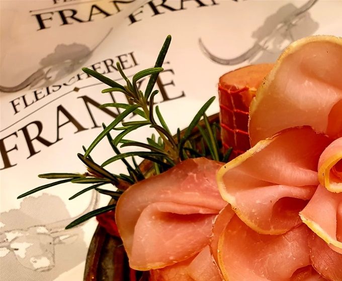 SCHINKEN VIELFALT 100 % Natura von Schinkensommeliere Andrea Franke aus Weinböhla. Vollmondschinken mit vollmundigen Geschmack !