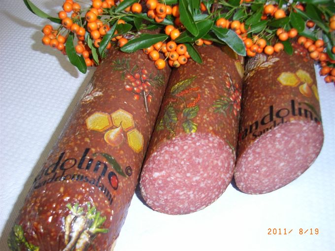 Sandolino - die Salami 100 % Natura mit kaltgepressten Sanddornöl von Metzger Maier aus Hilzingen-Schlatt am Randen.